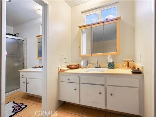 22855 Vanowen, West Hills (los Angeles) CA 91307