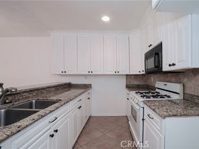 7101 Farralone Avenue 135, Canoga Park (los Angeles) CA 91303