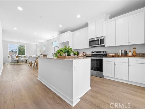9423 N Sepulveda Blvd 1, North Hills (los Angeles) CA 91343