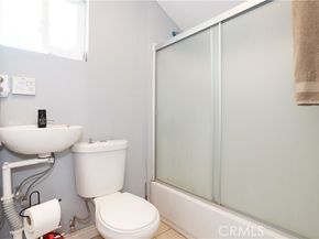 6402 Graves Avenue, Van Nuys (los Angeles) CA 91406