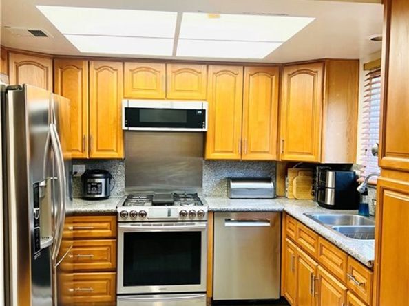 18958 Sherman Way 19, Reseda (los Angeles) CA 91335
