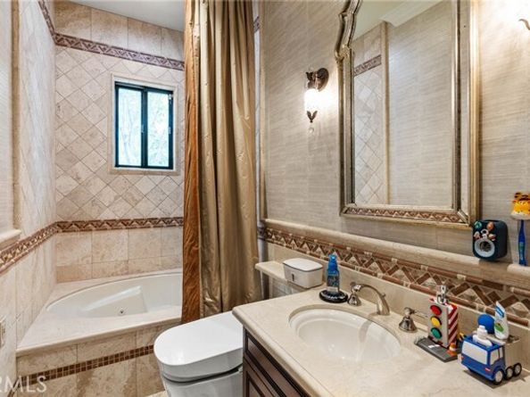 4555 Winnetka Avenue, Woodland Hills (los Angeles) CA 91364
