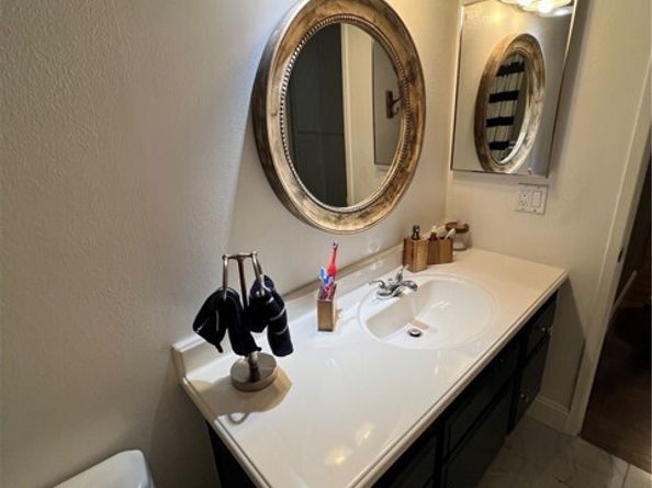 18146 Oxnard Street 48, Tarzana (los Angeles) CA 91356