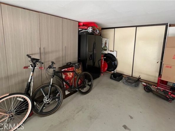 18146 Oxnard Street 48, Tarzana (los Angeles) CA 91356