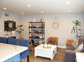 18146 Oxnard Street 48, Tarzana (los Angeles) CA 91356