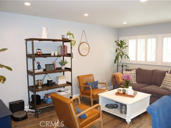 18146 Oxnard Street 48, Tarzana (los Angeles) CA 91356
