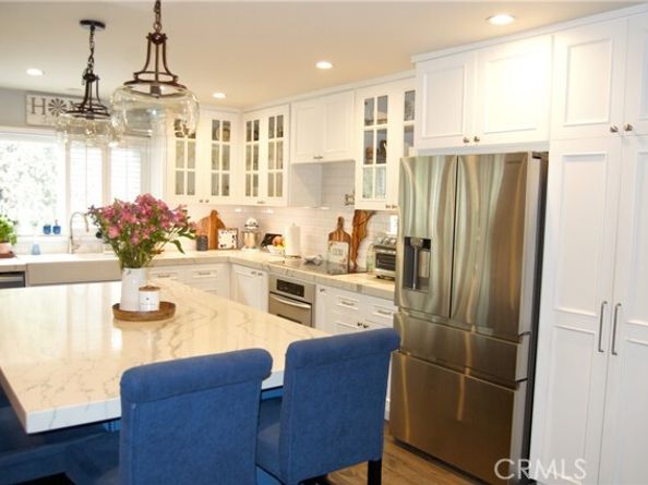 18146 Oxnard Street 48, Tarzana (los Angeles) CA 91356