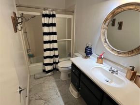 18146 Oxnard Street 48, Tarzana (los Angeles) CA 91356