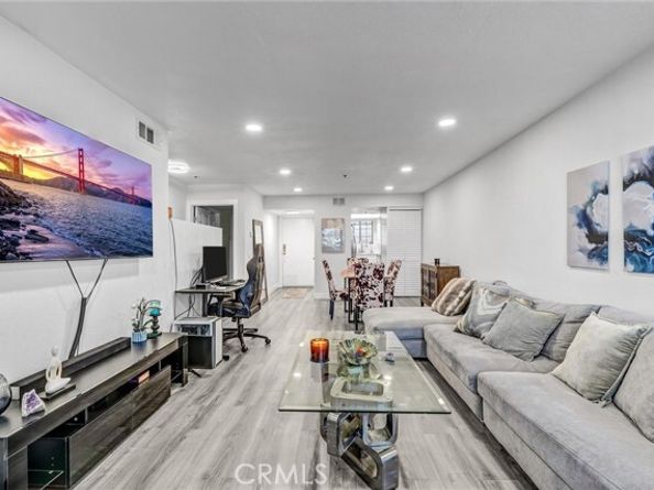 6545 Reseda Boulevard 6, Reseda (los Angeles) CA 91335
