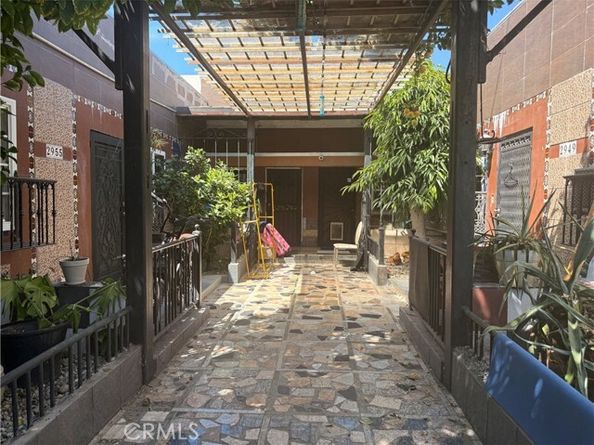 2949 S Harcourt, Los Angeles CA 90016