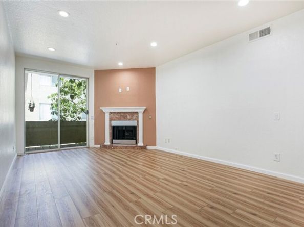 16940 Chatsworth Street 208, Granada Hills (los Angeles) CA 91344