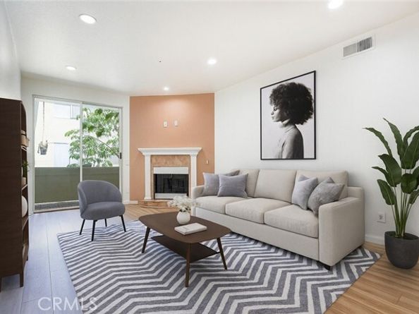 16940 Chatsworth Street 208, Granada Hills (los Angeles) CA 91344