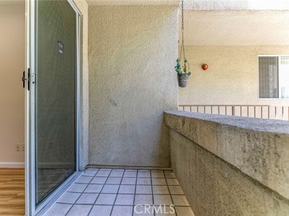 16940 Chatsworth Street 208, Granada Hills (los Angeles) CA 91344