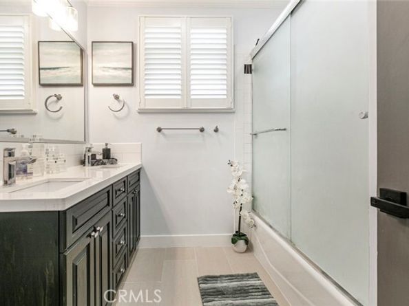 15409 Wyandotte Street, Van Nuys (los Angeles) CA 91406