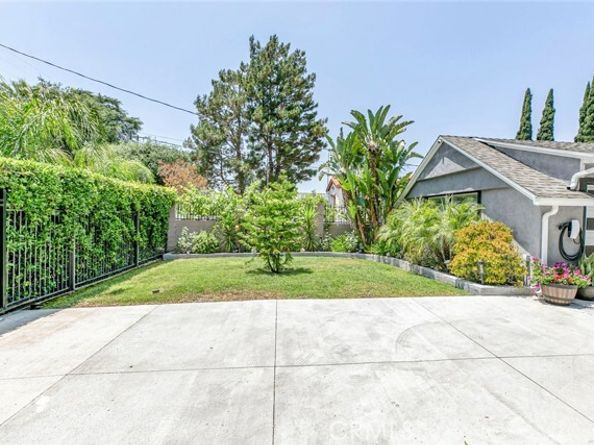 15409 Wyandotte Street, Van Nuys (los Angeles) CA 91406