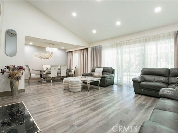 15409 Wyandotte Street, Van Nuys (los Angeles) CA 91406
