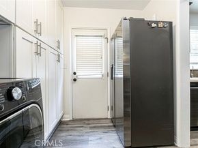 15409 Wyandotte Street, Van Nuys (los Angeles) CA 91406