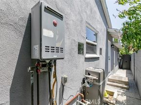 15409 Wyandotte Street, Van Nuys (los Angeles) CA 91406
