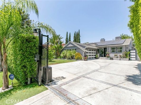 15409 Wyandotte Street, Van Nuys (los Angeles) CA 91406