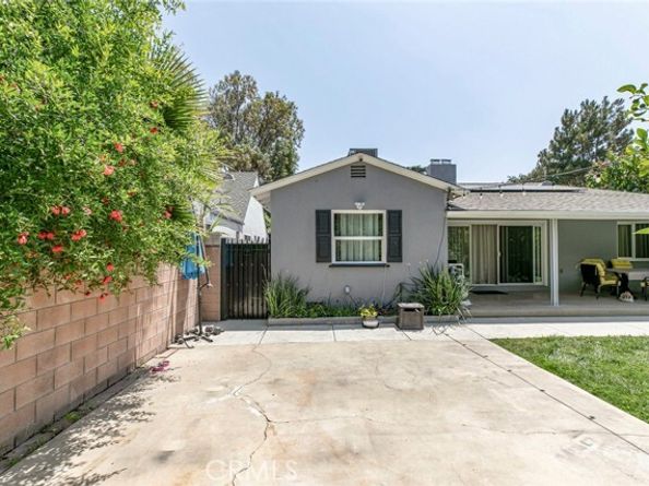 15409 Wyandotte Street, Van Nuys (los Angeles) CA 91406