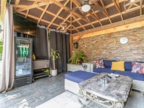 15409 Wyandotte Street, Van Nuys (los Angeles) CA 91406