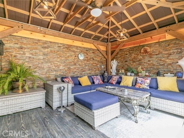 15409 Wyandotte Street, Van Nuys (los Angeles) CA 91406