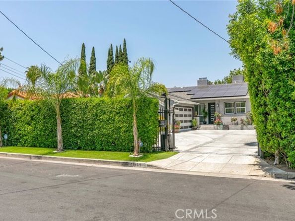 15409 Wyandotte Street, Van Nuys (los Angeles) CA 91406