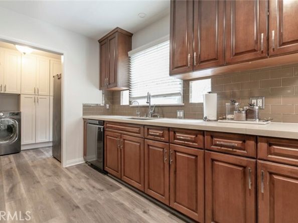 15409 Wyandotte Street, Van Nuys (los Angeles) CA 91406