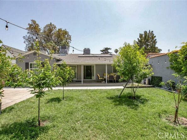 15409 Wyandotte Street, Van Nuys (los Angeles) CA 91406