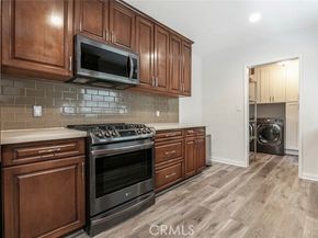 15409 Wyandotte Street, Van Nuys (los Angeles) CA 91406