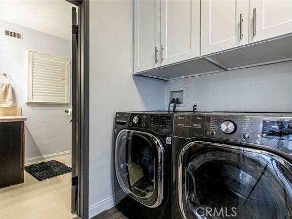 15409 Wyandotte Street, Van Nuys (los Angeles) CA 91406