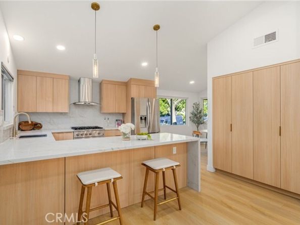 20632 Tiara Street, Woodland Hills (los Angeles) CA 91367