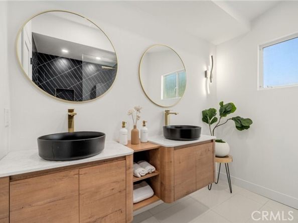 20632 Tiara Street, Woodland Hills (los Angeles) CA 91367