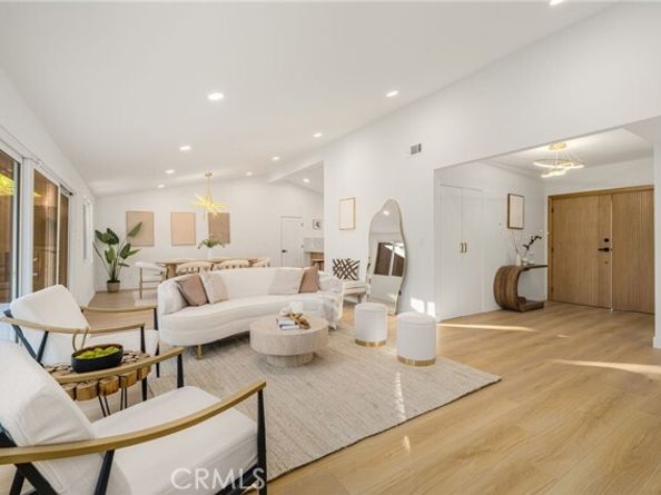 20632 Tiara Street, Woodland Hills (los Angeles) CA 91367