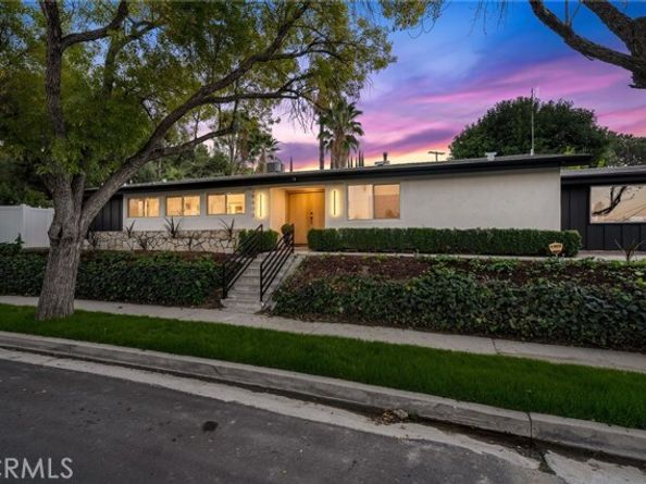 20632 Tiara Street, Woodland Hills (los Angeles) CA 91367