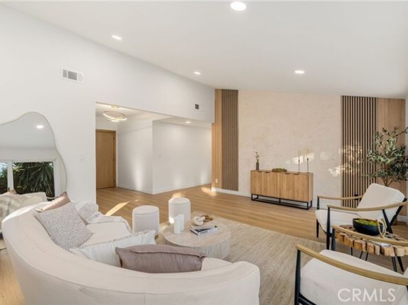 20632 Tiara Street, Woodland Hills (los Angeles) CA 91367