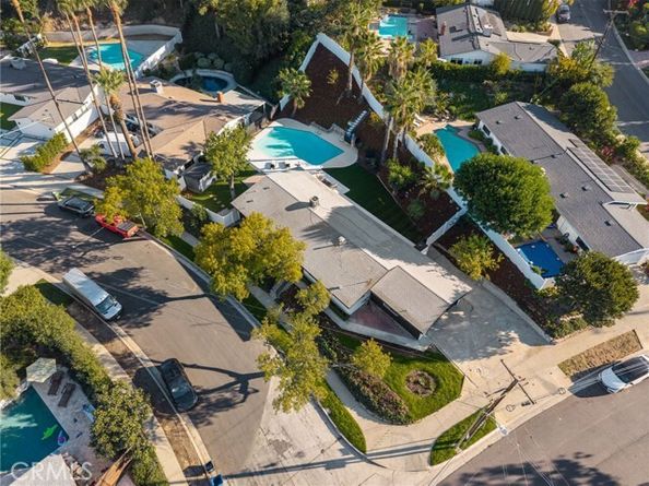 20632 Tiara Street, Woodland Hills (los Angeles) CA 91367