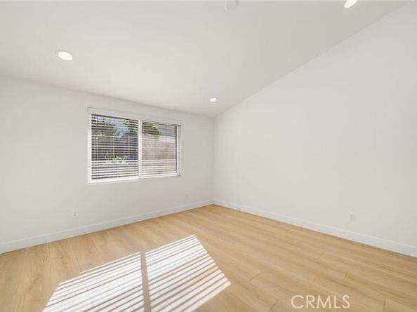 20632 Tiara Street, Woodland Hills (los Angeles) CA 91367