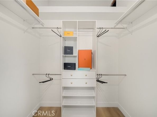 20632 Tiara Street, Woodland Hills (los Angeles) CA 91367