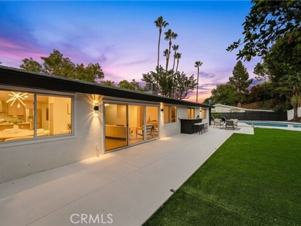 20632 Tiara Street, Woodland Hills (los Angeles) CA 91367