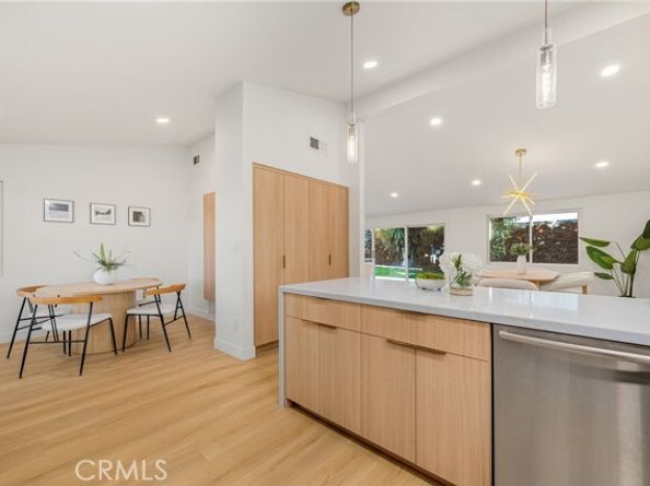 20632 Tiara Street, Woodland Hills (los Angeles) CA 91367