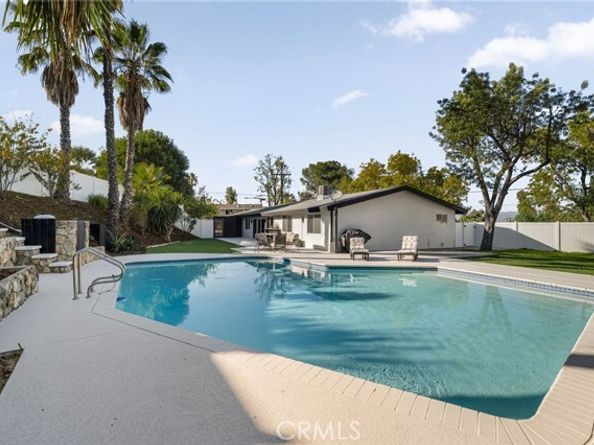 20632 Tiara Street, Woodland Hills (los Angeles) CA 91367