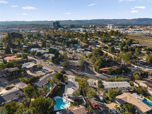 20632 Tiara Street, Woodland Hills (los Angeles) CA 91367