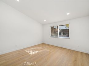 20632 Tiara Street, Woodland Hills (los Angeles) CA 91367