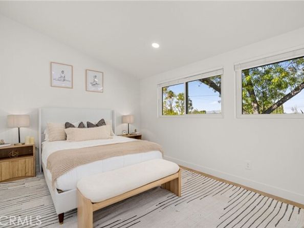 20632 Tiara Street, Woodland Hills (los Angeles) CA 91367