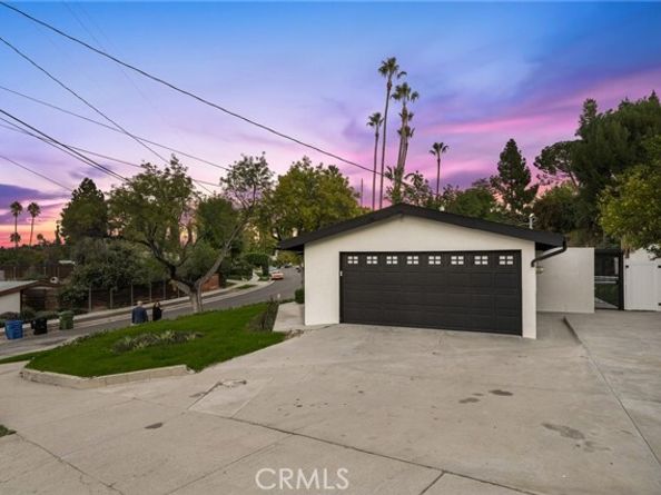 20632 Tiara Street, Woodland Hills (los Angeles) CA 91367