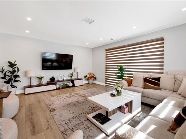 16052 Bahama Street, North Hills (los Angeles) CA 91343