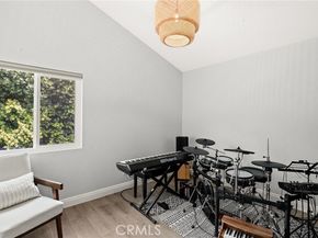 15122 Roxford Street 4, Sylmar (los Angeles) CA 91342