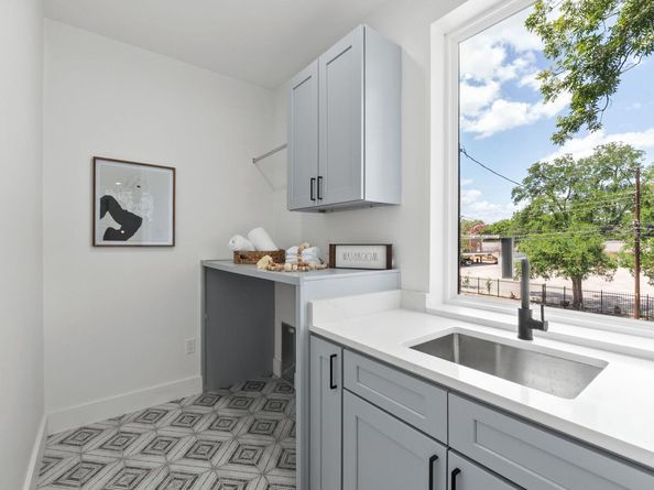 3109 Lyons RD, Austin TX 78702