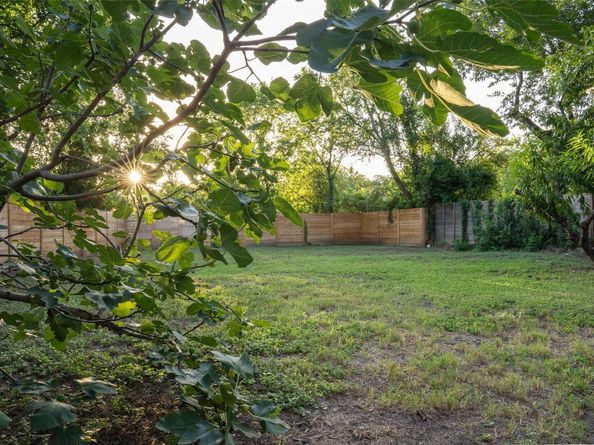 1148 Gunter ST A & B, Austin TX 78721